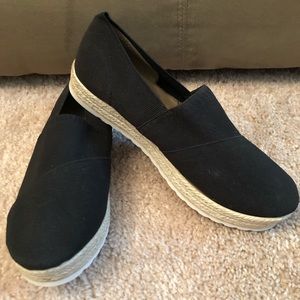 Charleston Shoe size 8 black canvas espadrilles